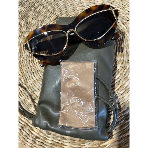 Loewe Cat-Eye Sunglasses – Tortoise Shell Frame with Gold Trim / Brand New - Picture 6 of 7